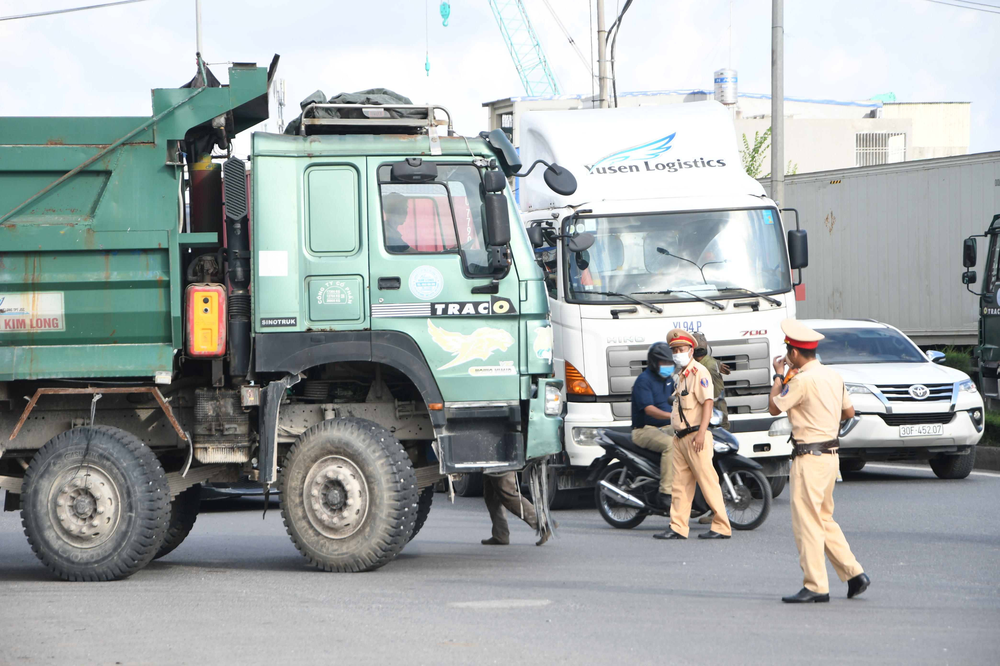Cảnh sát giao thông bắt đối tượng tàng trữ trái phép chất ma túy